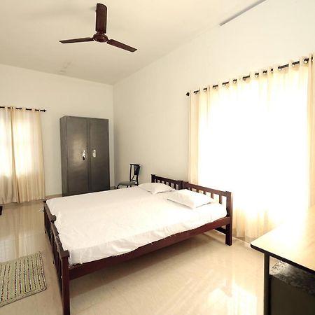 Daffodil Rooms - Non Ac Tellicherry Экстерьер фото